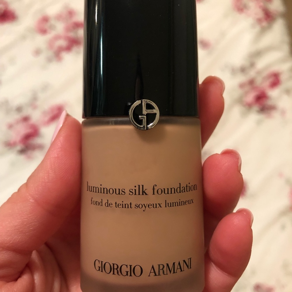 Giorgio Armani Luminous Silk Foundation In 5.25